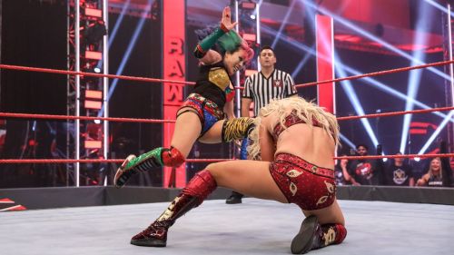 Asuka vs. Charlotte Flair - Champion vs. Champion Match: Raw 2020/06/01 5