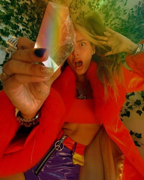 Bella Thorne Shared Facetime Photoshoot 2020/06/08 1