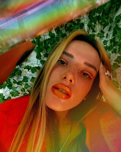 Bella Thorne Shared Facetime Photoshoot 2020/06/08