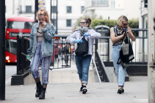 Billie Piper Out and About in London 2020/06/03 1