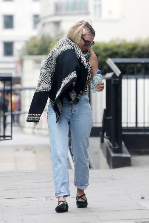 Billie Piper Out and About in London 2020/06/03