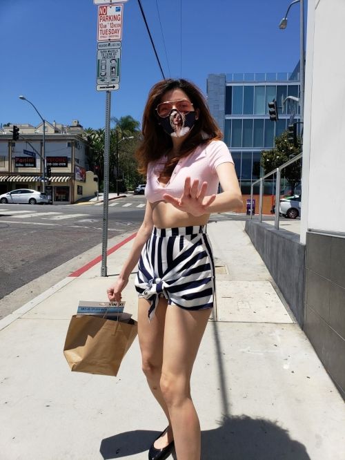 Blanca Blanco Out for Lunch to-go in West Hollywood 2020/06/11 4
