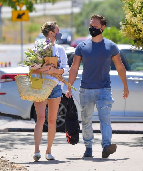 Brie Larson Shopping at Farmer