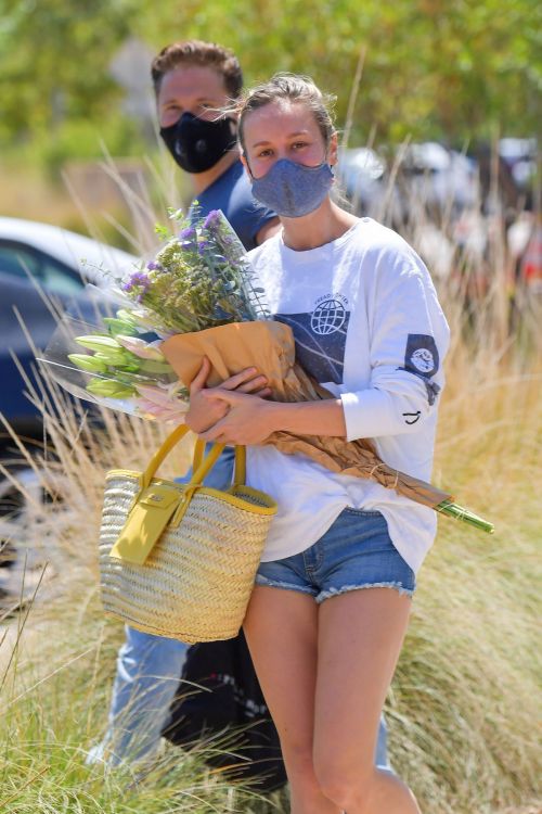 Brie Larson Shopping at Farmer
