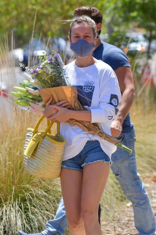 Brie Larson Shopping at Farmer