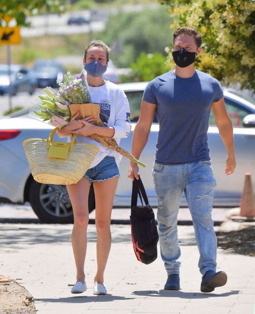 Brie Larson Shopping at Farmer