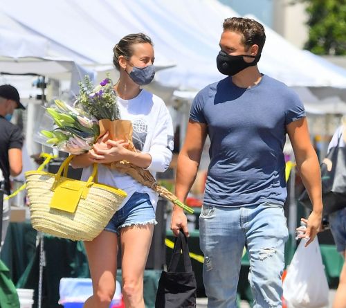 Brie Larson Shopping at Farmer