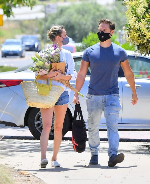 Brie Larson Shopping at Farmer