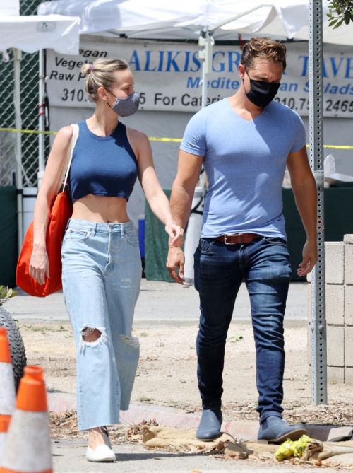 Brie Larson Shopping Out at a Market in Malibu 2020/05/31 10
