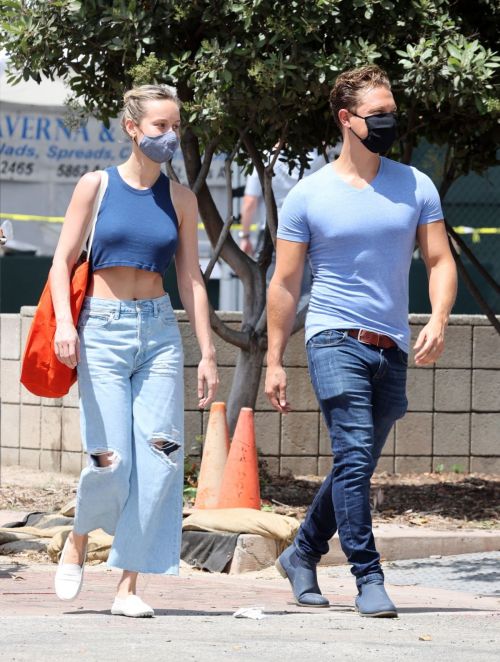 Brie Larson Shopping Out at a Market in Malibu 2020/05/31 4