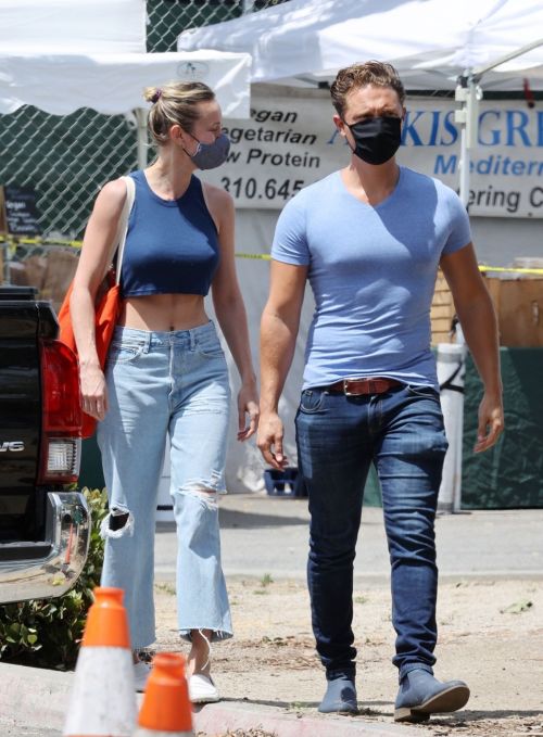 Brie Larson Shopping Out at a Market in Malibu 2020/05/31 7