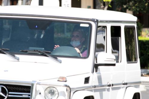 Britney Spears Driving Out in Thousand Oaks 2020/06/19