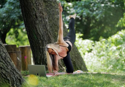 Caprice Bourret Live Streaming Her Online Yoga Classes From a Park in London 2020/06/13 11