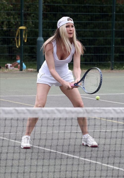 Caprice Bourret Playing Tennis in London 2020/06/05