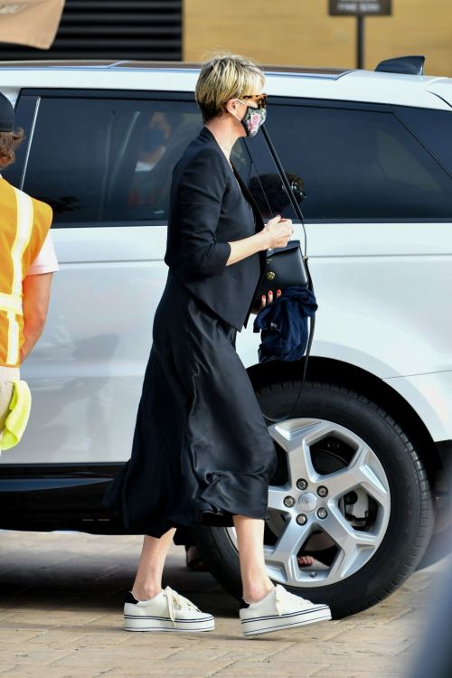 Charlize Theron Out and About in Malibu 2020/06/21