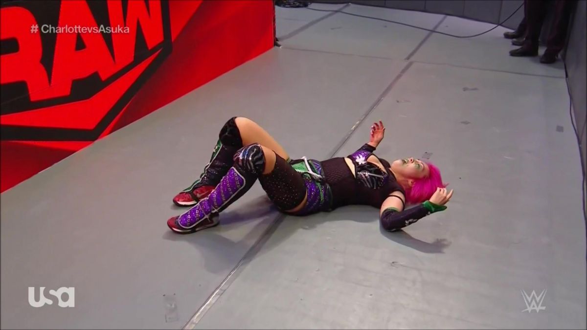 Charlotte Flair vs Asuka - Raw Digitals 2020/06/08 17