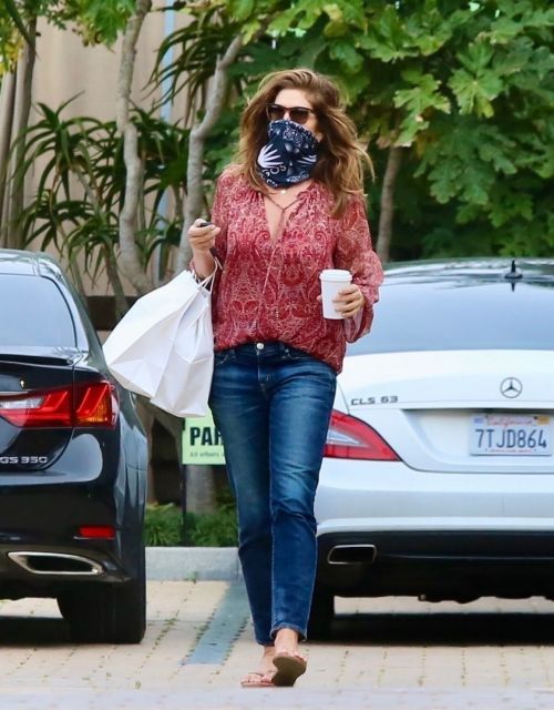 Cindy Crawford Leaves Cafe Habana in Malibu 2020/06/01 2