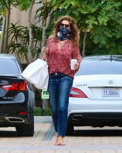 Cindy Crawford Leaves Cafe Habana in Malibu 2020/06/01 6