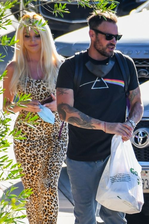Courtney Stodden and Brian Austin Green Out for Lunch in Los Angeles 2020/06/13