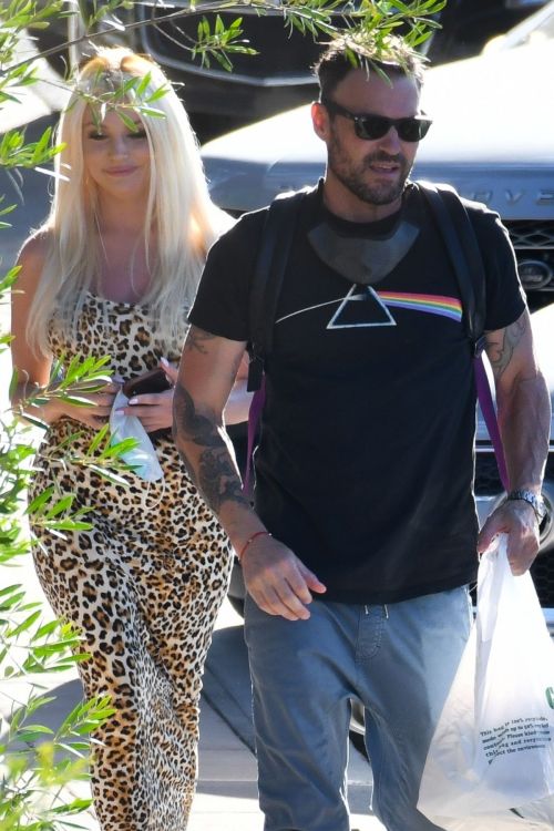 Courtney Stodden and Brian Austin Green Out for Lunch in Los Angeles 2020/06/13
