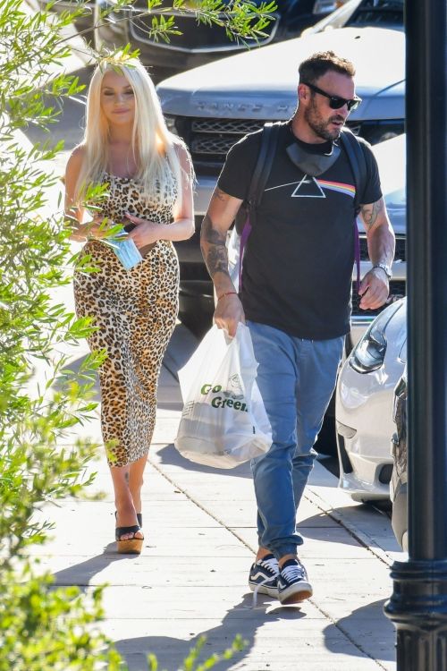 Courtney Stodden and Brian Austin Green Out for Lunch in Los Angeles 2020/06/13 6
