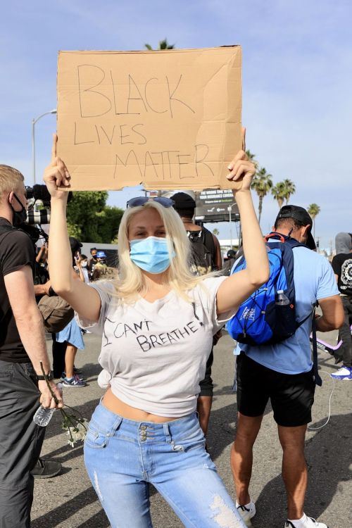 Courtney Stodden at a Black Lives Matter Protest in Los Angeles 2020/06/01 3