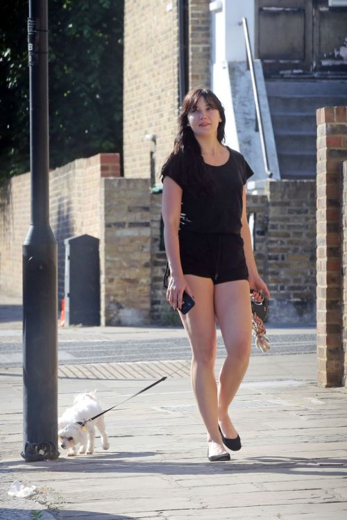 Daisy Lowe Out with Her Dog in London 2020/06/02 8