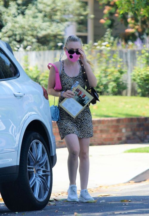 Dakota Fanning Out Shopping in Los Angeles 2020/06/19