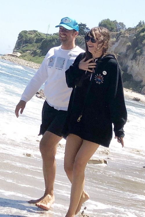 Dakota Johnson and Chris Martin at a Beach in Malibu 2020/06/13