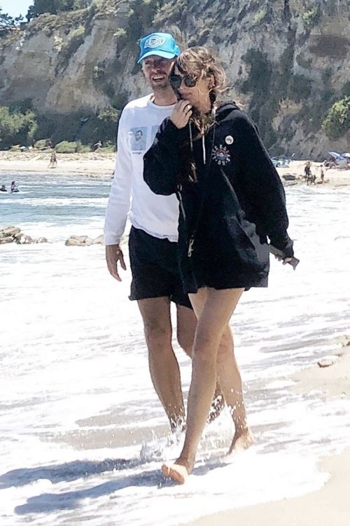 Dakota Johnson and Chris Martin at a Beach in Malibu 2020/06/13 3