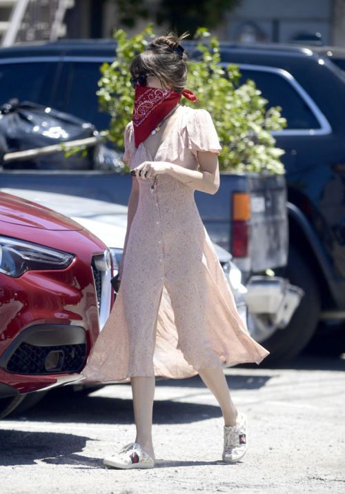 Dakota Johnson Wearing Bandana Mask Out in Los Angeles 2020/06/11 5