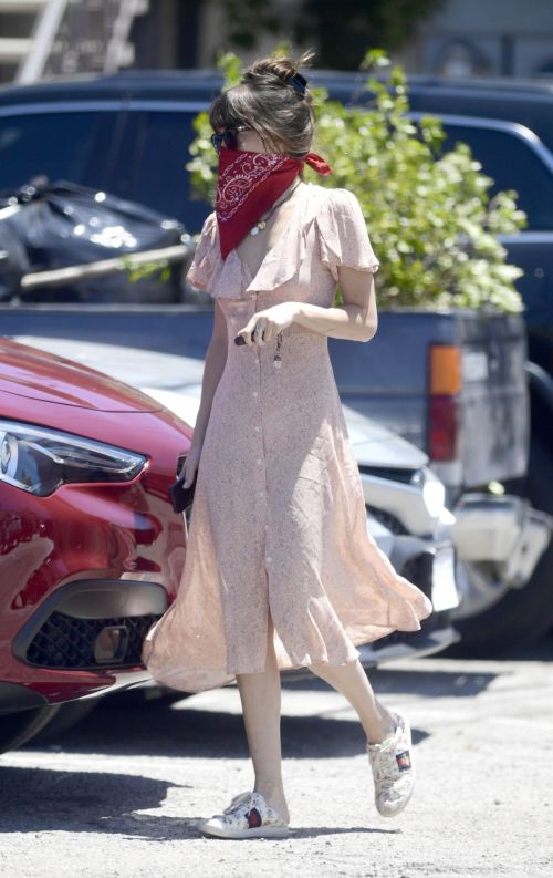 Dakota Johnson Wearing Bandana Mask Out in Los Angeles 2020/06/11