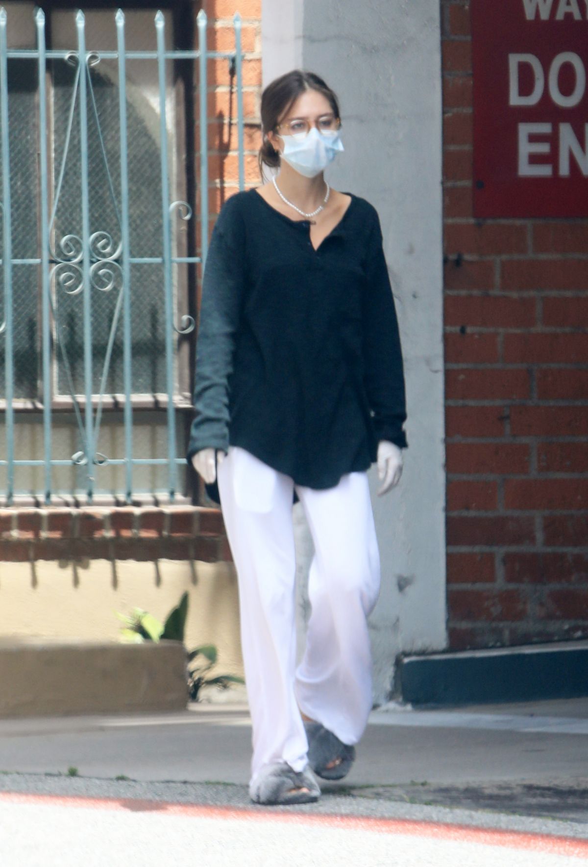Delilah Belle Hamlin Wearing a Mask Out in Beverly Hills 2020/06/01