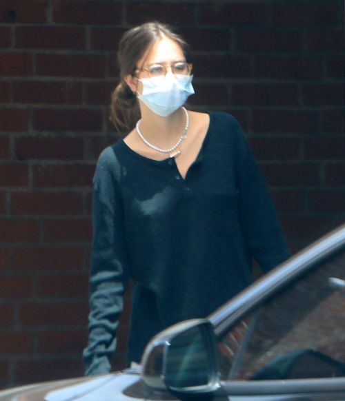 Delilah Belle Hamlin Wearing a Mask Out in Beverly Hills 2020/06/01 3
