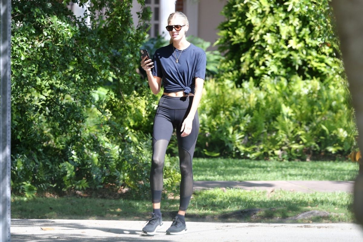 Devon Windsor Out Hiking in Miami 2020/06/11