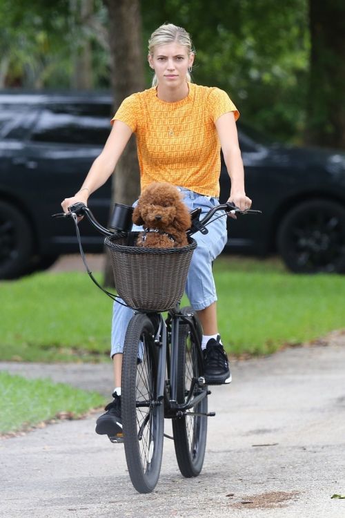 Devon Windsor Out Riding a Bike with Her Dog in Miami 2020/06/06 6