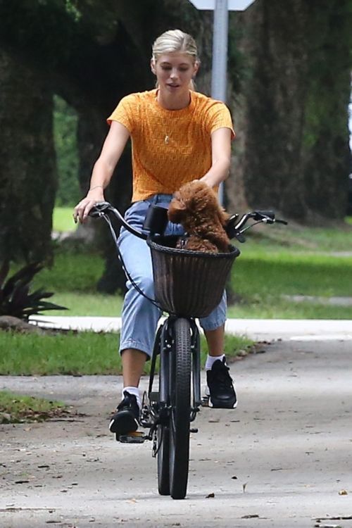 Devon Windsor Out Riding a Bike with Her Dog in Miami 2020/06/06 7