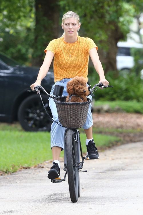 Devon Windsor Out Riding a Bike with Her Dog in Miami 2020/06/06 9