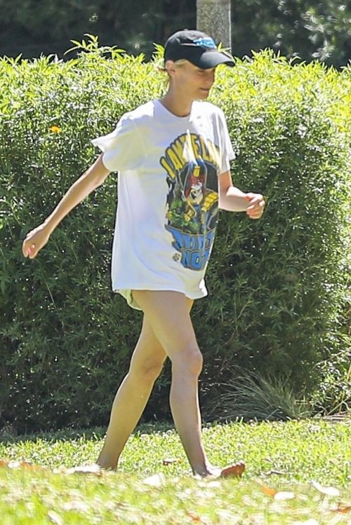 Diane Kruger at a Park in Beverly Hills 2020/06/14 5