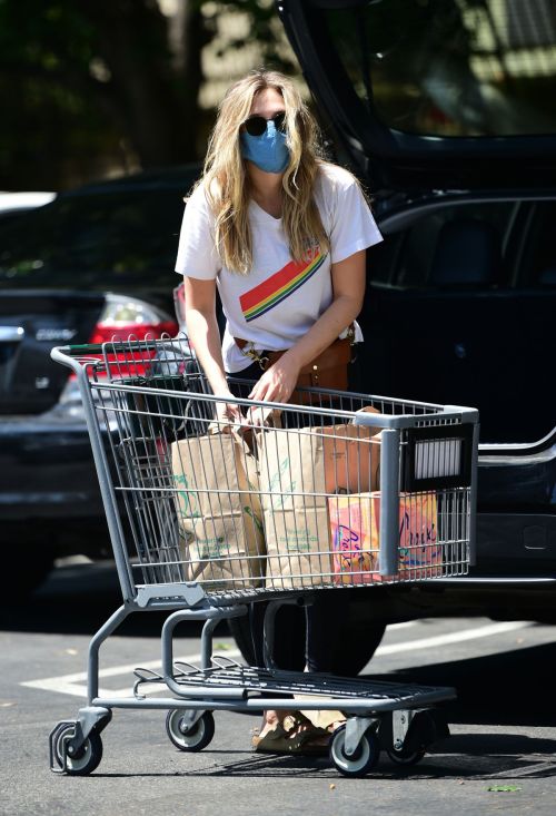 Elizabeth Olsen Shopping at Whole Foods in Los Angeles 2020/06/13 1
