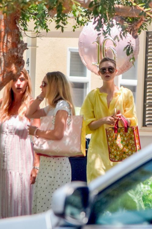 Elle and Dakota Fanning at a Birthday Party in Studio City 2020/06/15