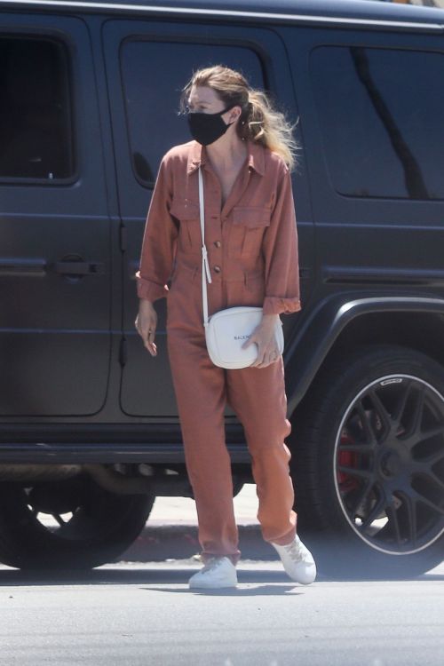 Ellen Pompeo Out and About in Los Feliz 2020/06/07 3