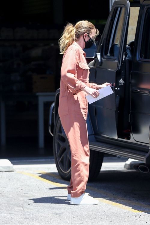 Ellen Pompeo Out and About in Los Feliz 2020/06/07 12