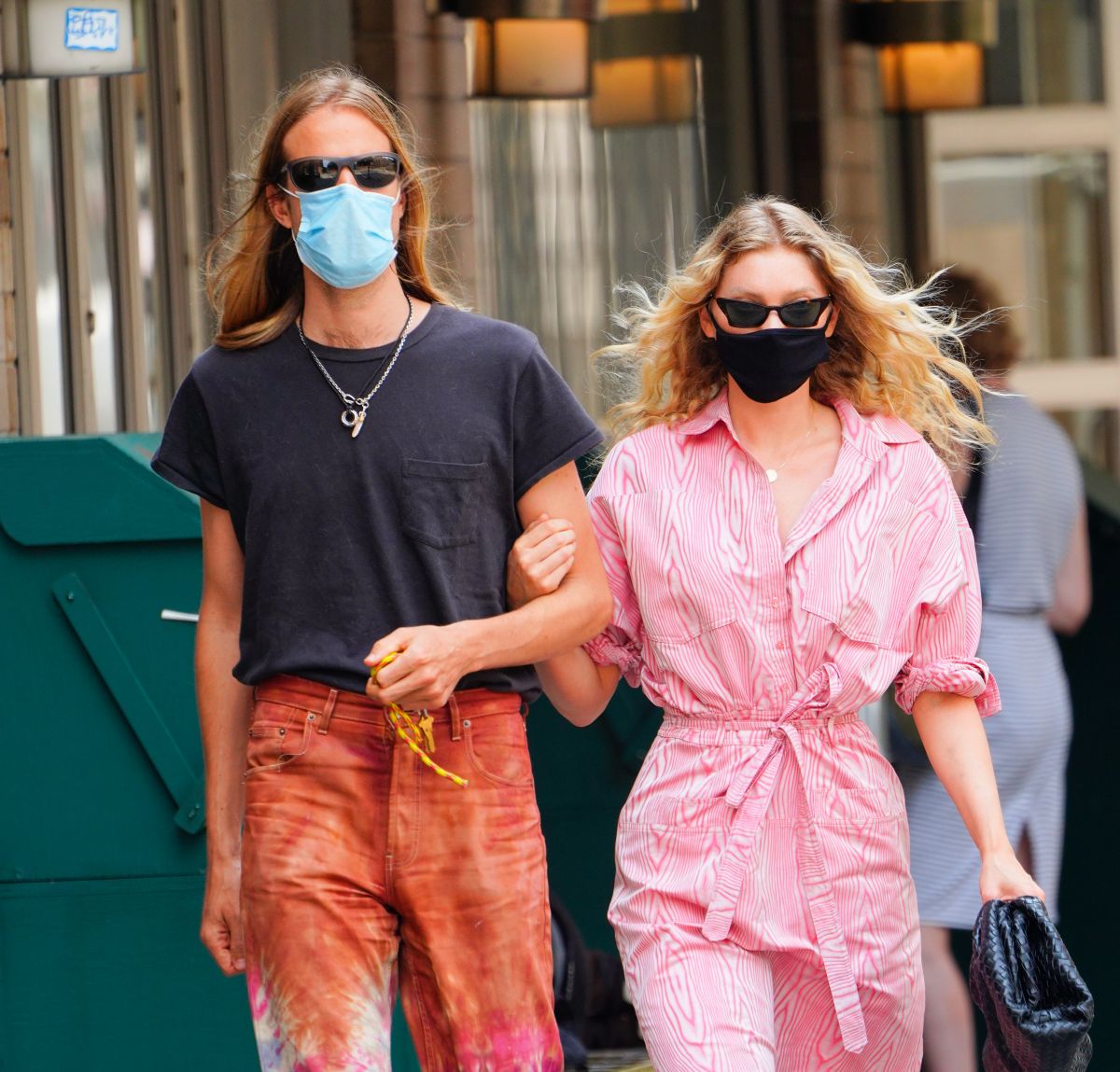 Elsa Hosk and Tom Daly Wearing Masks Out in New York 2020/06/10