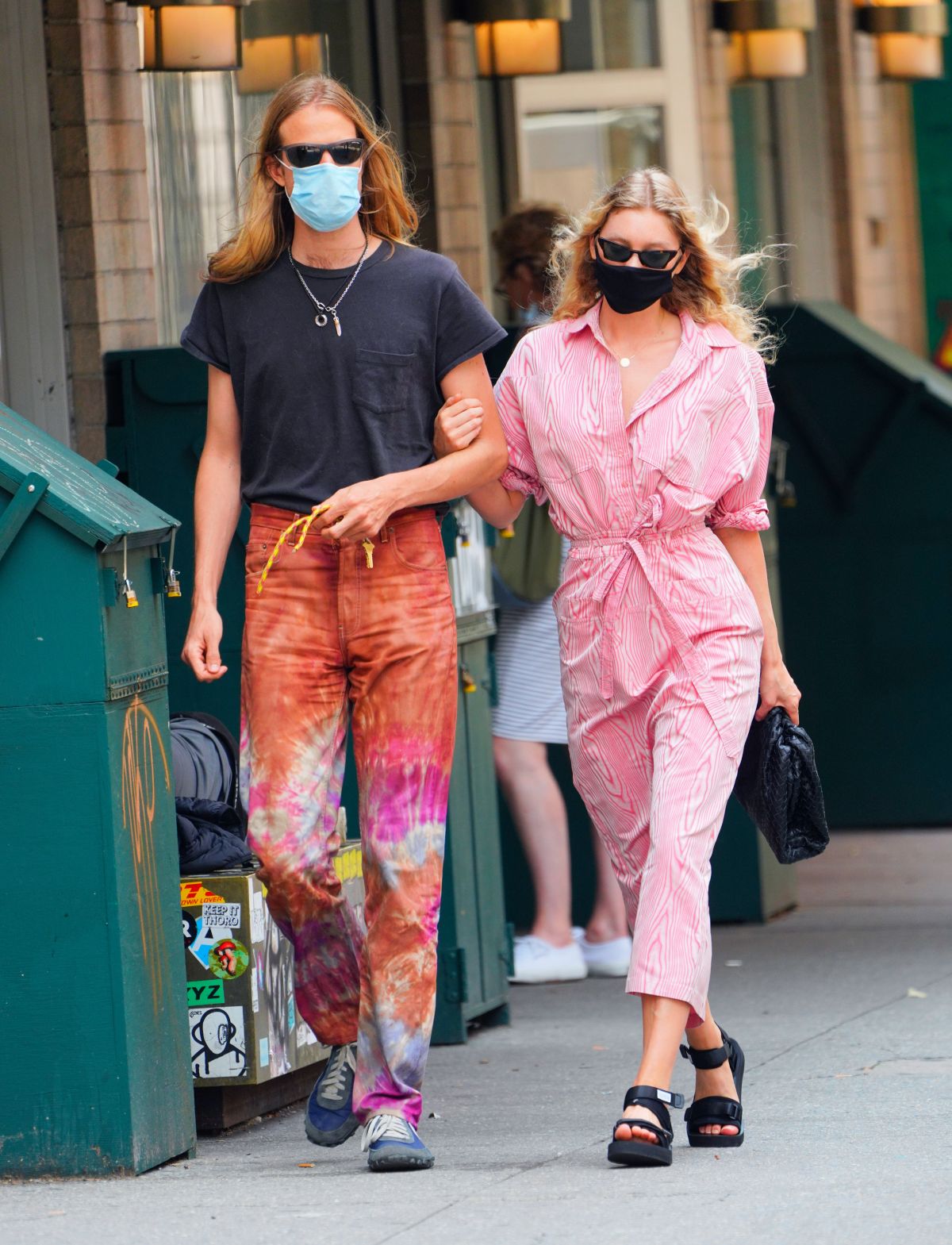 Elsa Hosk and Tom Daly Wearing Masks Out in New York 2020/06/10