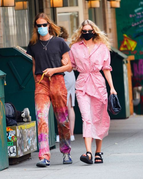 Elsa Hosk and Tom Daly Wearing Masks Out in New York 2020/06/10 8