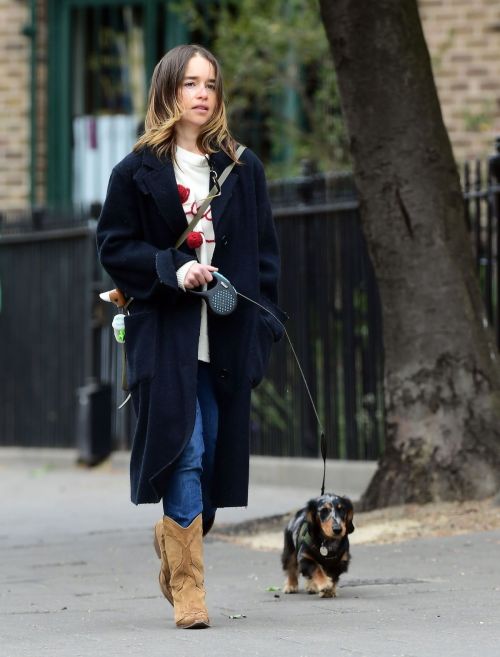 Emilia Clarke Out with Her Dog in London 2020/06/06 12
