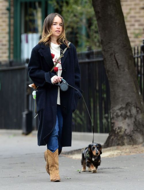 Emilia Clarke Out with Her Dog in London 2020/06/06 4