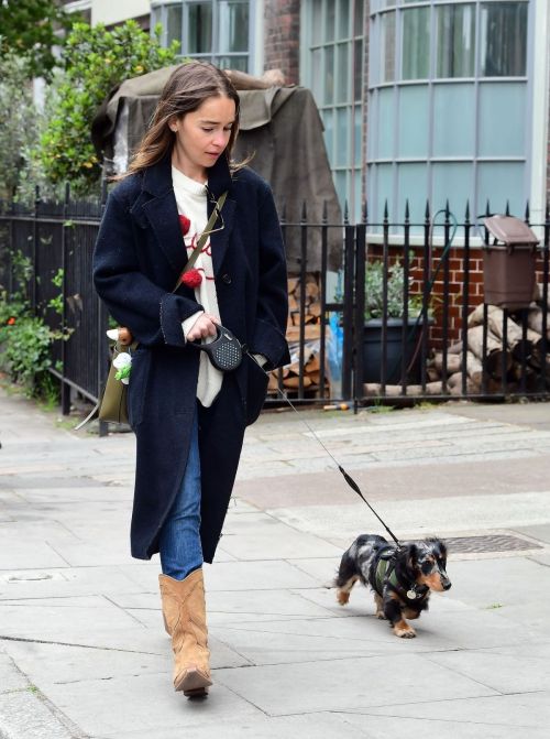 Emilia Clarke Out with Her Dog in London 2020/06/06 3
