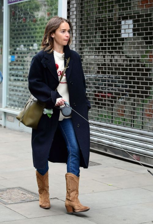 Emilia Clarke Out with Her Dog in London 2020/06/06 8